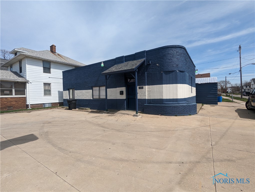 659-e-broadway-street